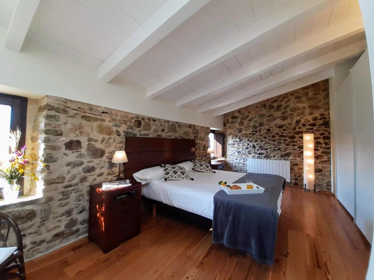 Monells - Casa Rural - Can Felip Buitenkant foto